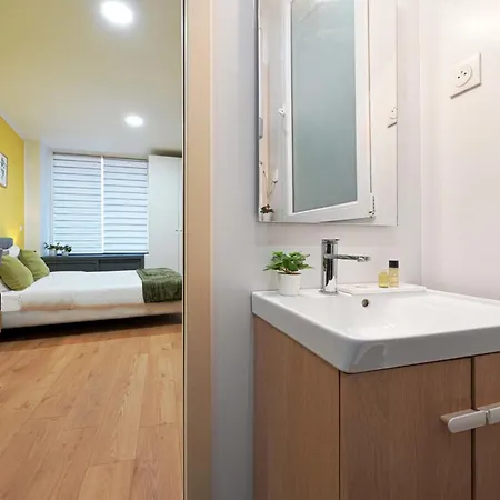 Modern Bright And Fully Renovated *