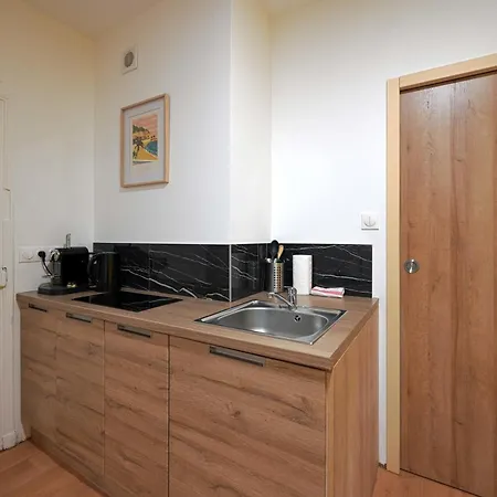 Modern Bright And Fully Renovated *