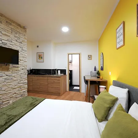 Lägenhet Modern Bright And Fully Renovated *