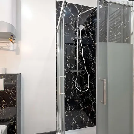 Modern Bright And Fully Renovated *